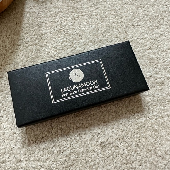 Essential oils and diffuser - Picture 3 of 3